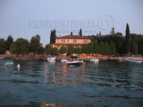 Restaurant near the lake